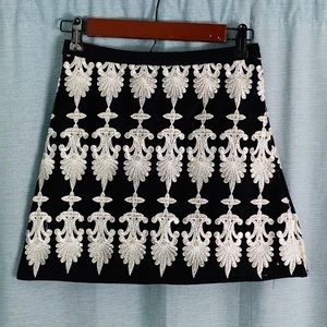 Seek black velvet appliqué A-line skirt